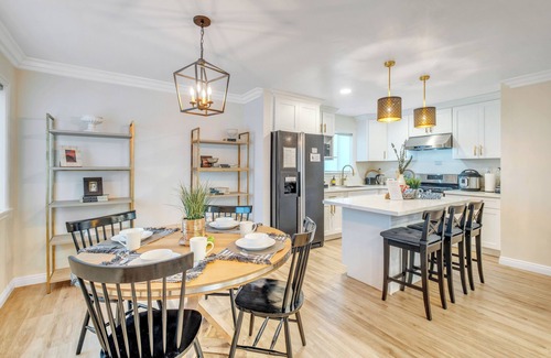 El Monte House | Spacious 3B2B Family Home Close to LA Top Attractions