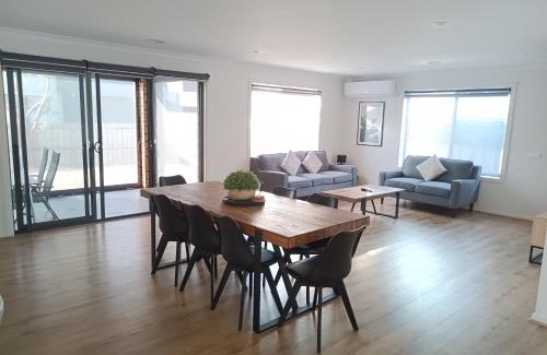 Paynesville House | Spacious 3bdrm home next to Captains Cove Resort - Captains Edge