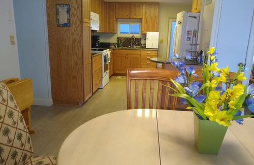 Englewood South House | Spacious 3BR/2Bath home on a canal in Paradise!