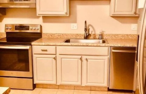 Herndon Boat Rental | Spacious 3Br/2Bth close to INOVA & Reston Hospitals, DC, and Dulles airport