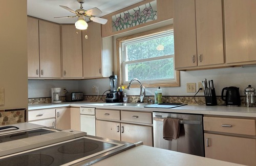 Southern Shores House | Spacious 3BR/3BA Beach House on Quiet Wooded Lot – Minutes from the Ocean