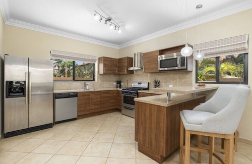 Gold Coast House | Spacious 3BR/3BA Villa with Relaxed Luxury Vibes at Diamante 159 by Bocobay