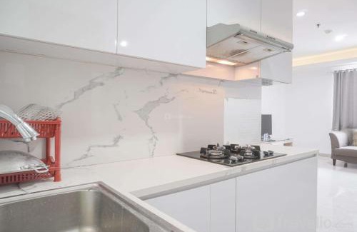 Chinatown Apartment | Spacious 3BR at Green Central City Glodok Apartment By Travelio