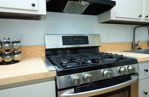 Winter Hill Apartment | Spacious 3BR Family Flat — Near Encore, Downtown Boston & Assembly Row