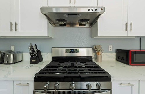 Lamanda Park House | Spacious 3BR Home Close to Caltech