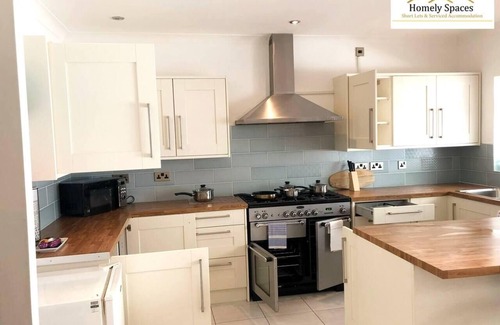 Bedford House | Spacious 3BR Home in Bedford for Big Groups