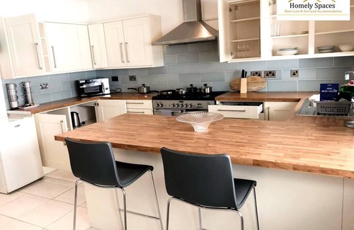 Bedford House | Spacious 3BR Home in Bedford for Big Groups