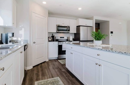 San Jacinto House | Spacious 3BR Home w/Lake Access & Mountain Views