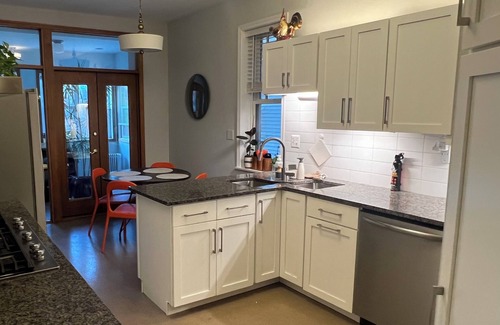 Andersonville Apartment | Spacious 3BR in Andersonville - Just off Clark St