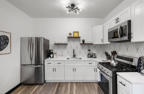 Germantown House | ✨ Spacious 3BR Retreat in Central Philly | Free Parking & Comfort