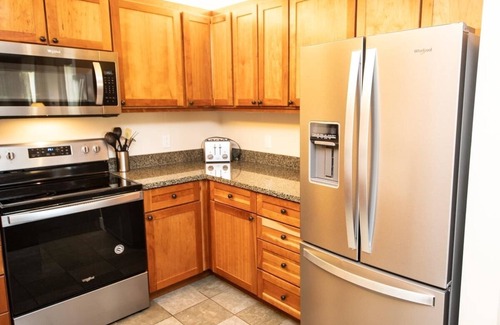 Ludlow Condo | Spacious 3BR Ski In/Ski Out Okemo Condo w/Hot Tub & Amenities