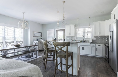 Linden House | Spacious 4-bdrm on 6 acres near the Tennessee River
