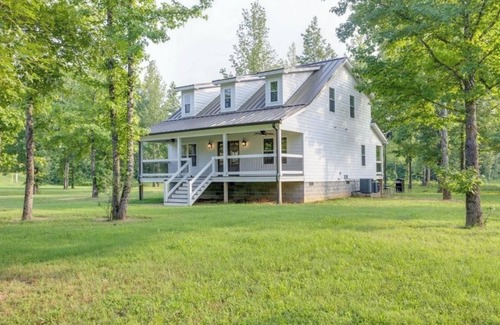 Linden House | Spacious 4-bdrm on 6 acres near the Tennessee River