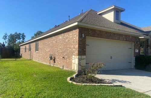 Spring House | Spacious 4 Bed & 2 Bath Home in the Woodlands, TX