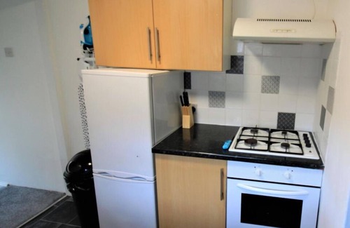 Gateshead Apartment | Spacious 4 bed flat with free parking