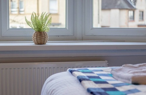 Hamilton Apartment | Spacious 4-Bed Flat in Hamilton, Close to Glasgow