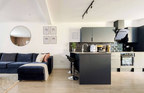 South Hampstead Apartment | Spacious 4-Bed Home in the ♥️ of London | Private Garden + Air Con