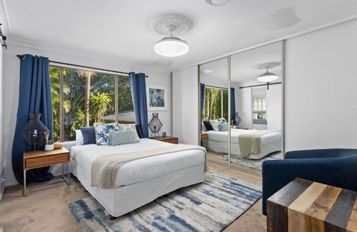 Currumbin Waters House | Spacious 4-bed Home with Waterfront Pontoon
