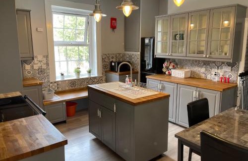 Maidstone House | Spacious 4-bed Holiday Home in the heart of Maidstone