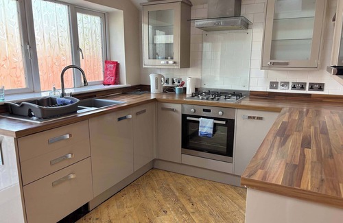 Solihull House | Spacious 4-Bed Solihull Home ideal for Contractors