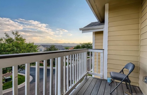 Lakewood House | Spacious 4-bedroom 3-bath townhome in Lakewood with Mountain Views