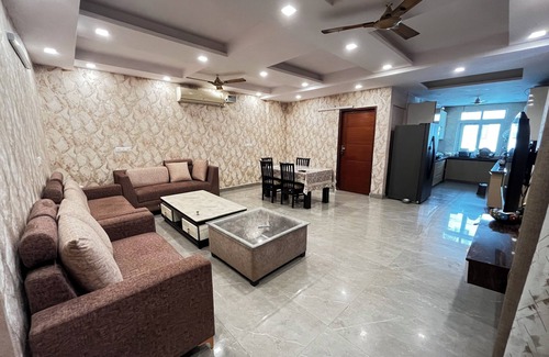 South West Apartment | Spacious 4-bedroom apartment in lovely Delhi