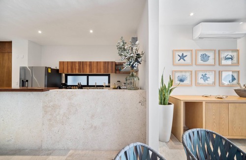 Miramar Condo | Spacious 4-bedroom beach condo with a gorgeous ocean view [wifi + fitness area]