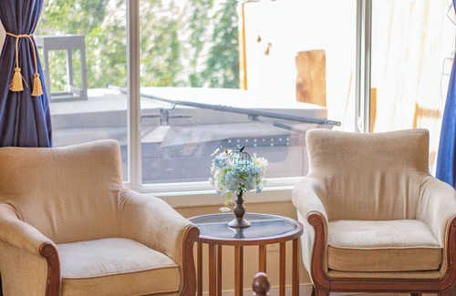 Cochrane House | Spacious 4 Bedroom for Family Trip & Hot tub