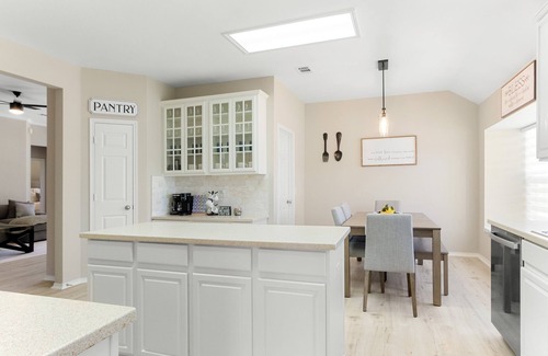 South Arlington House | Spacious 4 bedroom home with a Hot Tub, Just 15 Miles from the ATT Stadium!