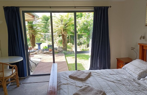 Takaka House | Spacious 4-bedroom home and garden