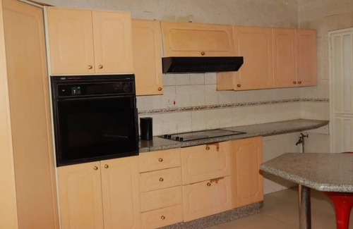Gaborone House | Spacious 4-bedroom house with WiFi, AC in marvelous Gaborone