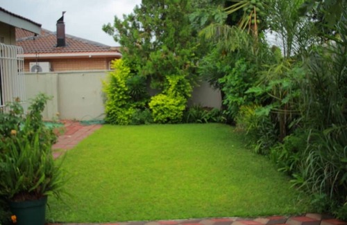 Gaborone House | Spacious 4-bedroom house with WiFi, AC in marvelous Gaborone