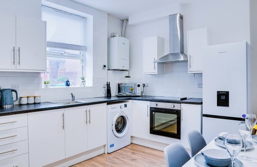 Holbeck House | Spacious 4 bedroom house near City Centre