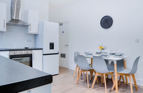 Holbeck House | Spacious 4 bedroom house near City Centre