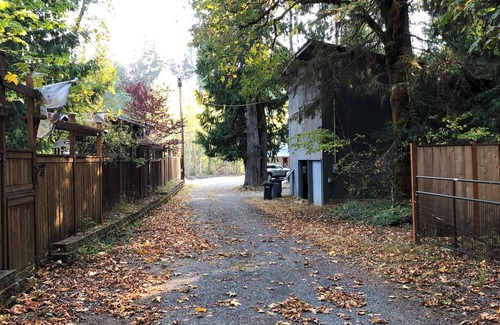 Enumclaw House | Spacious 4-bedroom house on the river in beautiful Greenwater.