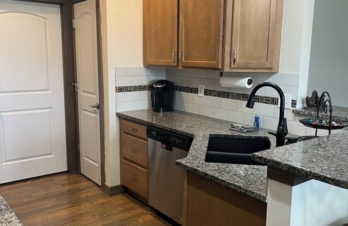 Lincoln House | Spacious 4-bedroom house with AC, WiFi in NW Lincoln