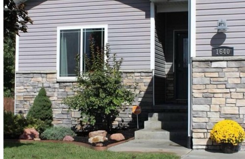 Lincoln House | Spacious 4-bedroom house with AC, WiFi in NW Lincoln
