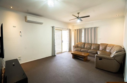 Doolandella Ski Chalet | Spacious 4-Bedroom house