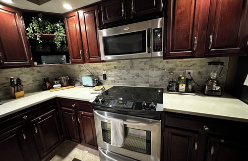 Plymouth House | Spacious 4-bedroom house in beautiful Apopka close to Disney and parks with WiFi