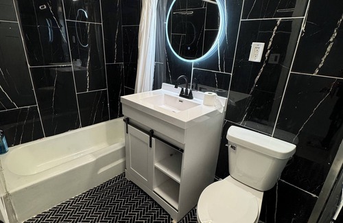 Dolton House | Spacious 4-bedroom house in marvelous Dolton with WiFi, AC