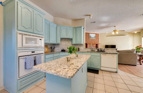 Murphy House | Spacious 4-bedroom house centrally located in DFW with all necessary amenities