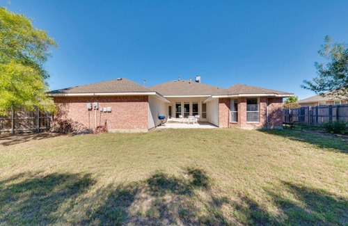 Murphy House | Spacious 4-bedroom house centrally located in DFW with all necessary amenities