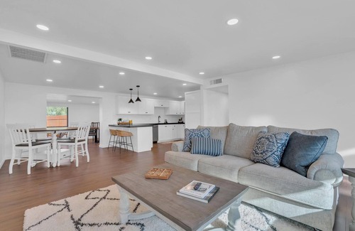 Rancho Catalina House | Spacious 4-bedroom Modern House with Gorgeous Mountain Views