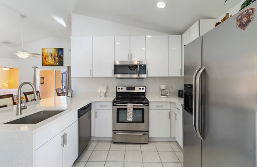 Lake Wilson Preserve House | Spacious 4 Bedroom Pool House, 2 Master suites