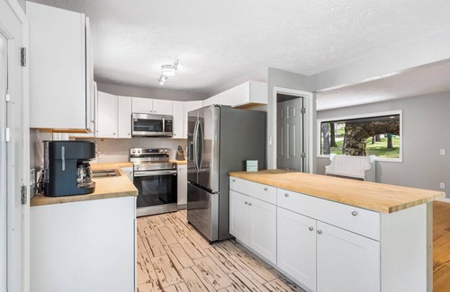 Cape Fair House | Spacious 4-bedroom Retreat on Table Rock Lake. Darts, Air Hockey, and More!