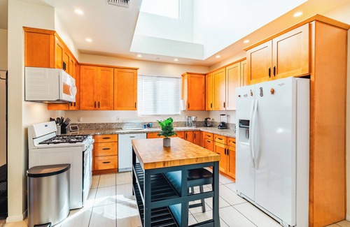 Waterfront House | Spacious 4-Bedroom Townhome/2-Car Garage/Cruise Terminal