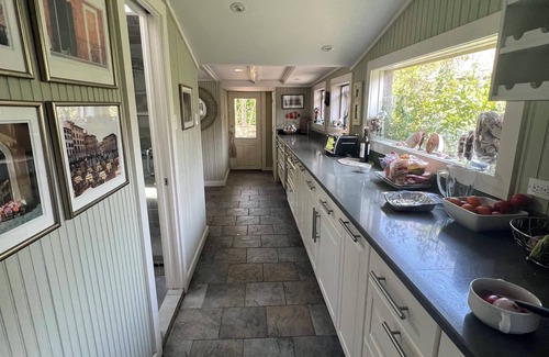 Seaview House | Spacious 4-bedroom house with WiFi and room-by-room ACs in charming Ocean Beach