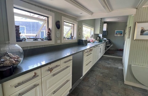 Seaview House | Spacious 4-bedroom house with WiFi and room-by-room ACs in charming Ocean Beach
