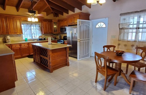Estate Peters Rest House | Spacious 4 Bedroom Villa