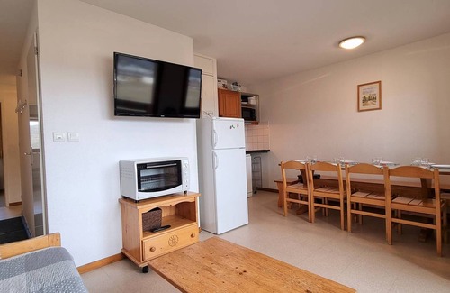 Saint-Etienne-en-Devoluy Apartment | Spacious 4-Room Apartment for 10, Steps from Le Jas Lift, SuperDévoluy